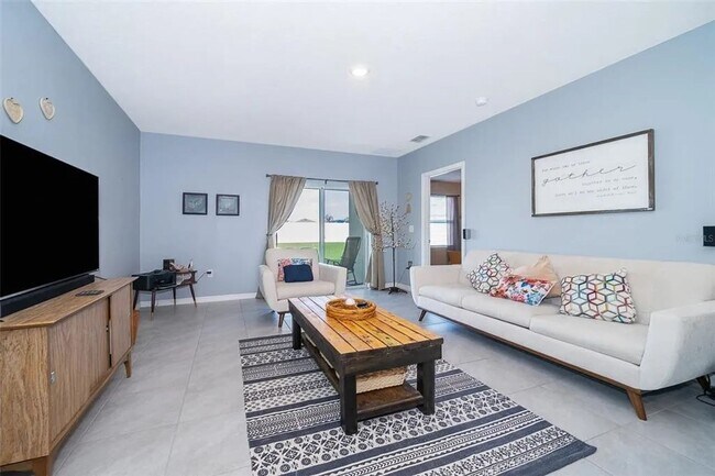 Building Photo - Clean & Newer Single Family Smart Home - N...