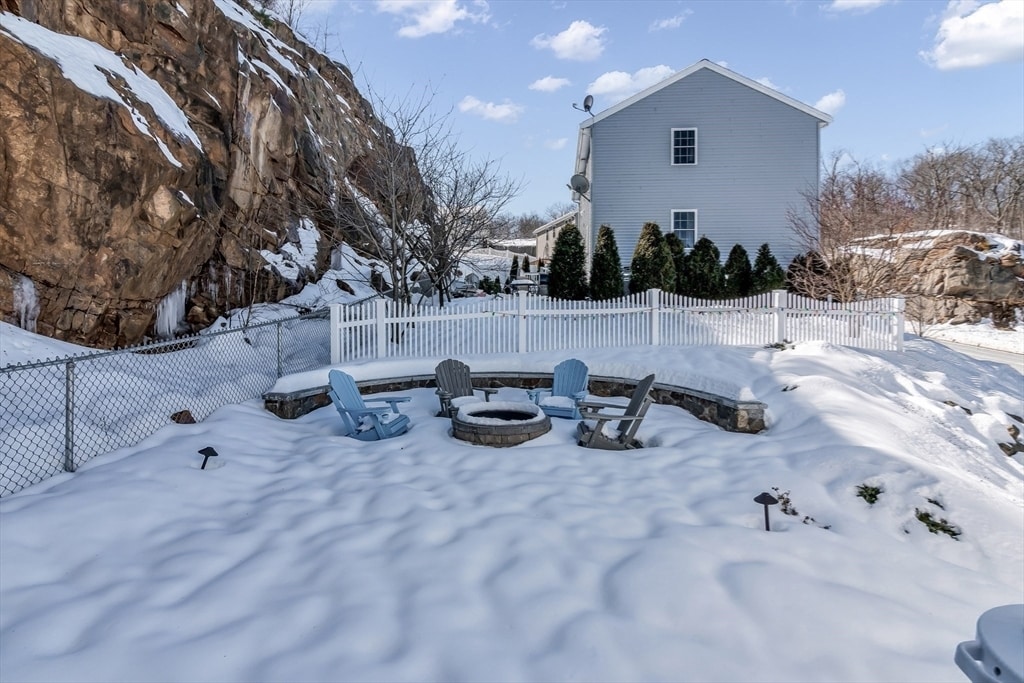 Building Photo - 6 Gedney Dr