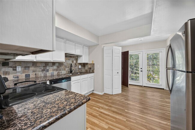 Building Photo - 2107 N Red Cedar Cir