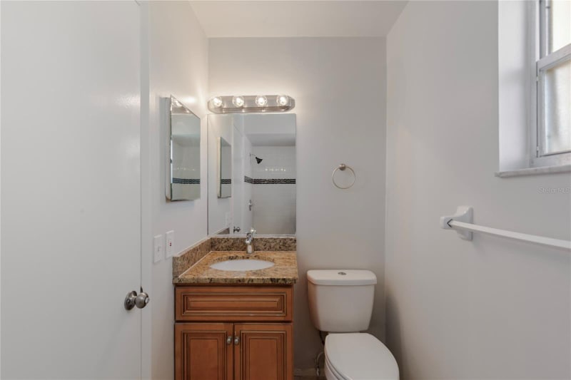 Building Photo - 2813 20th Ave W