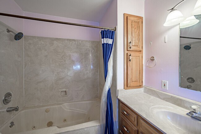 Building Photo - PRE-LEASING