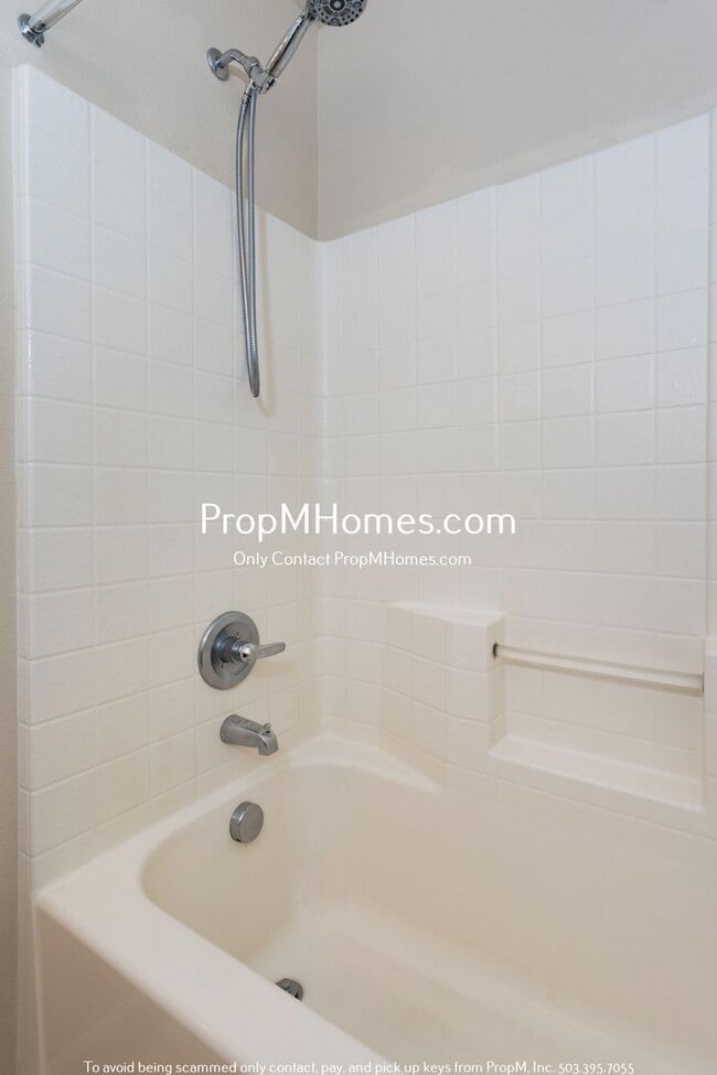 Building Photo - Cozy Two Bedroom Townhome in Amberglenn!