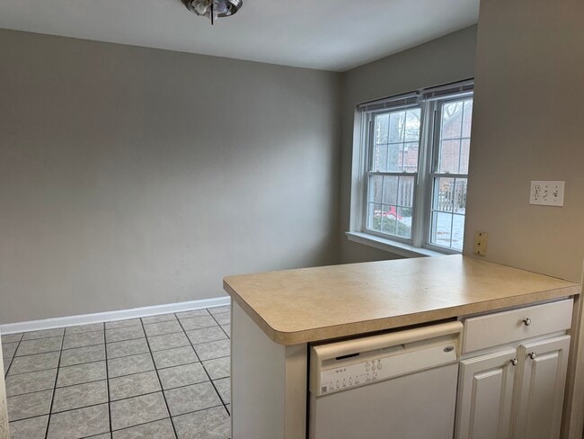 Building Photo - 1513 W 7th Ave