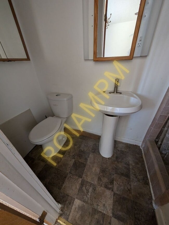 Building Photo - 2525 Falls Ave E