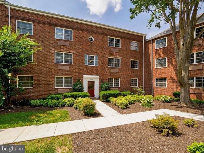 Building Photo - 1608 W Abingdon Dr