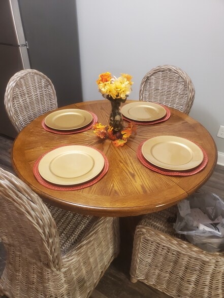 Dinner table - 818 Lee Andrews Ave SE