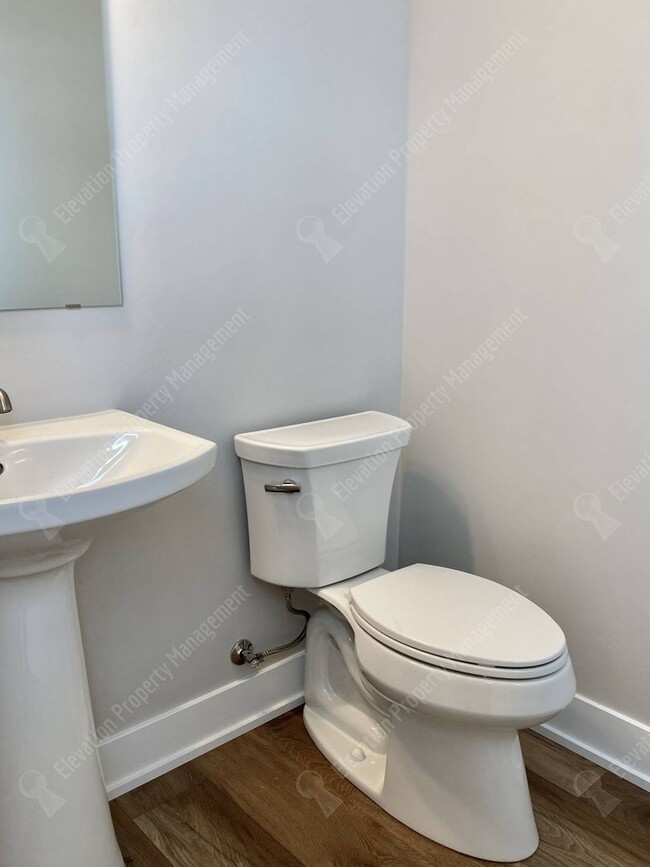 Building Photo - Petrosa Townhouse 3 BR - 2 ½ BA w/ loft