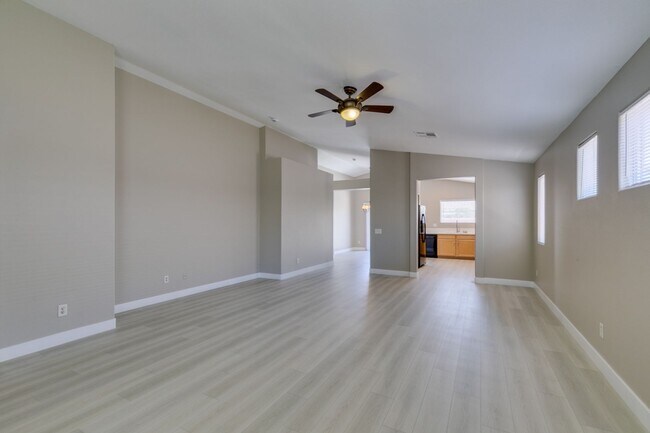 Building Photo - This  one-story home is located in the hea...