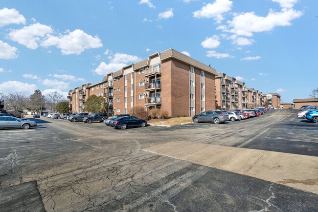 Building Photo - 2300 Beau Monde Terrace