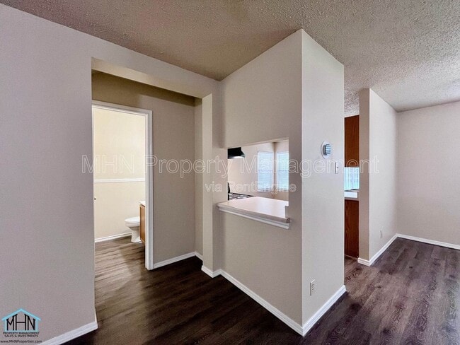 Building Photo - 8143 Chestnut Manor Dr
