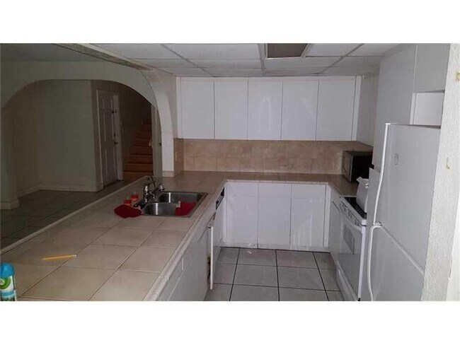 Building Photo - 3206 N Pine Island Rd