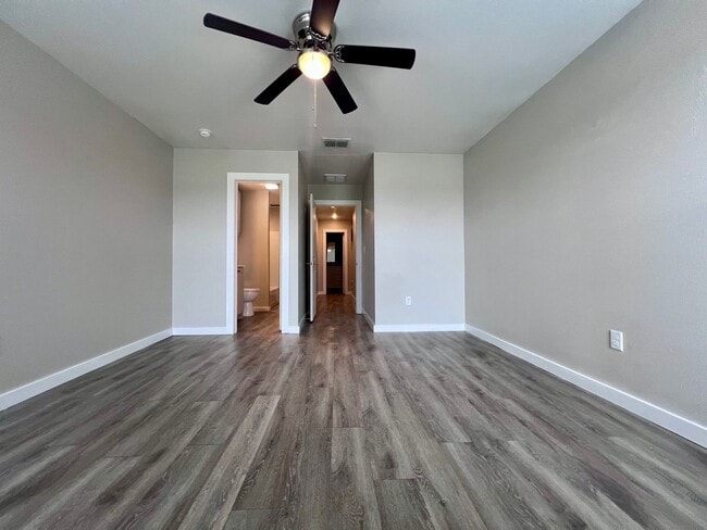 Building Photo - $500 MOVE-IN SPECIAL: Spacious 3-Bedroom Townhouse Near Texas Tech