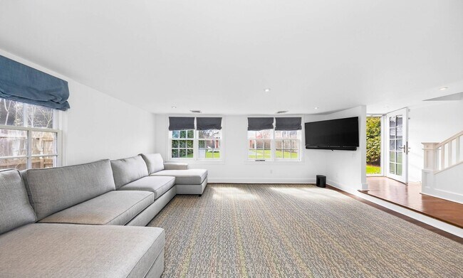 Building Photo - 133-135 Toylsome Ln