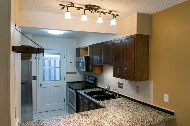 Building Photo - 137 Colony Dr