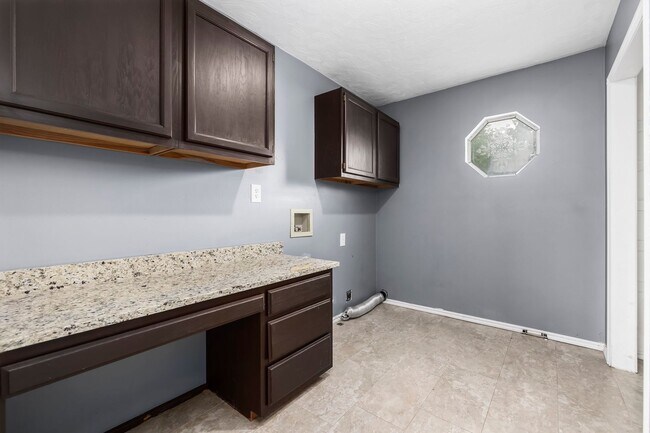 Building Photo - 4 Bedroom Family Home in Beautiful American Fork!