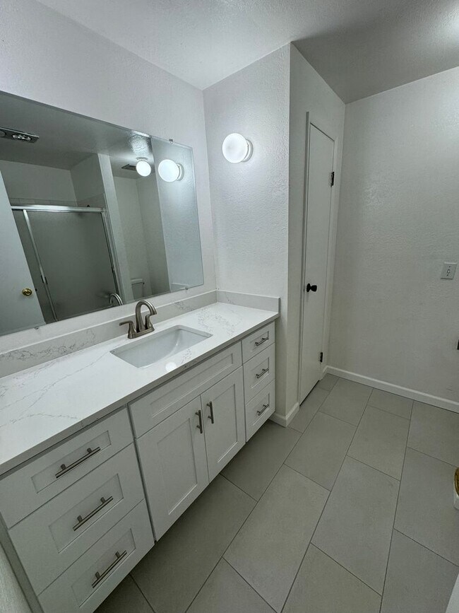 Building Photo - 1Bd/1Ba Redmond Condo