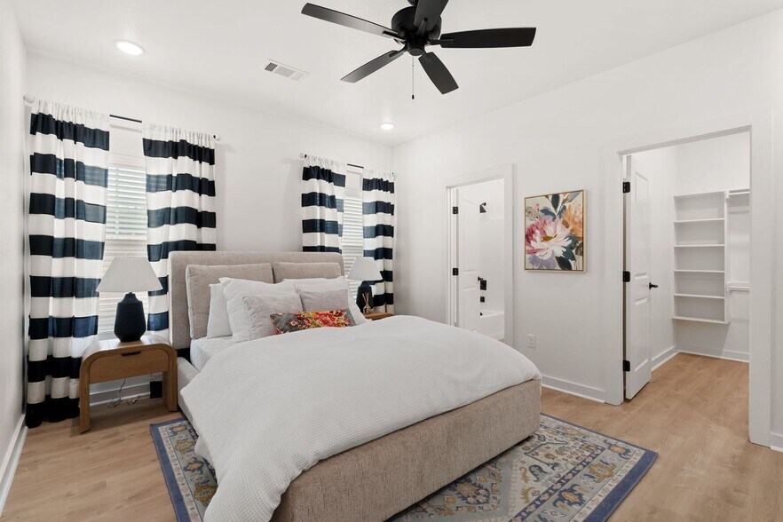 Building Photo - 8826 Cantera Dr