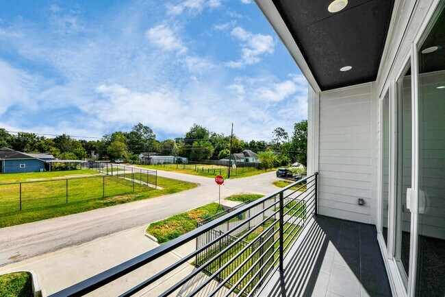 Building Photo - 6949 Foster St