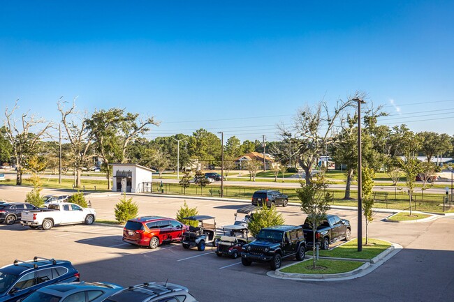 Building Photo - Coastal living right in the middle of Ocea...