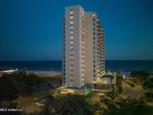 Building Photo - 2060 Beach Blvd