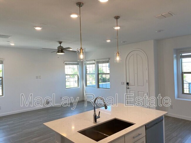 Building Photo - 4077 S Sabrina Dr