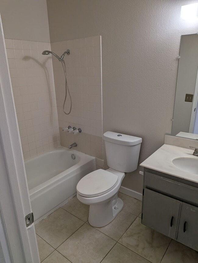 Building Photo - Mira Mesa Home