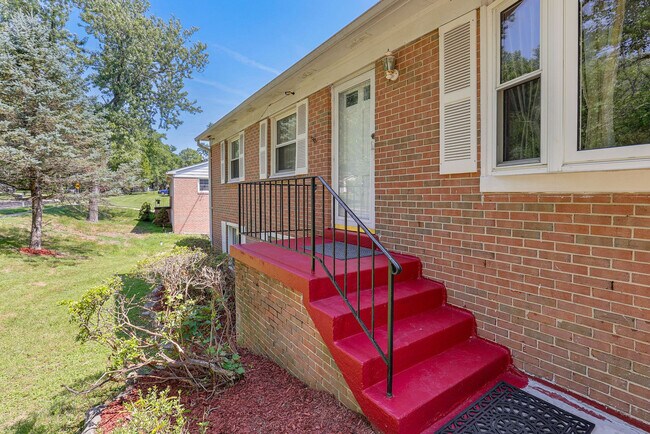 Building Photo - 3912 Bishopmill Dr
