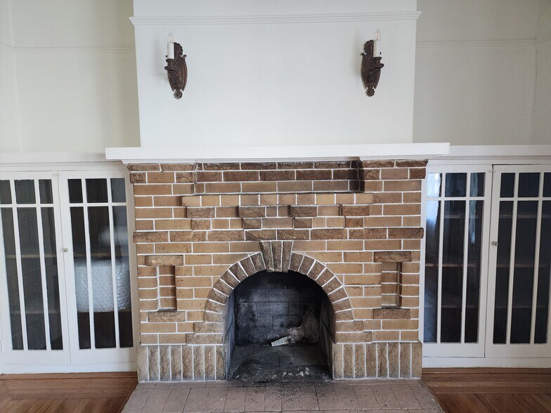 Building Photo - 519 18th Ave