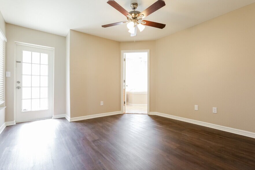 Building Photo - 4995 Hurley Ave