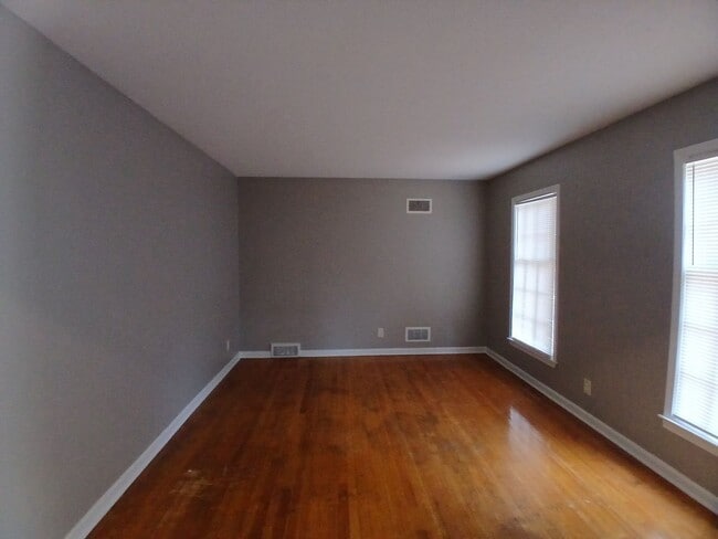 Building Photo - Newly Renovated Home in Parkway Village  - Open To Section 8