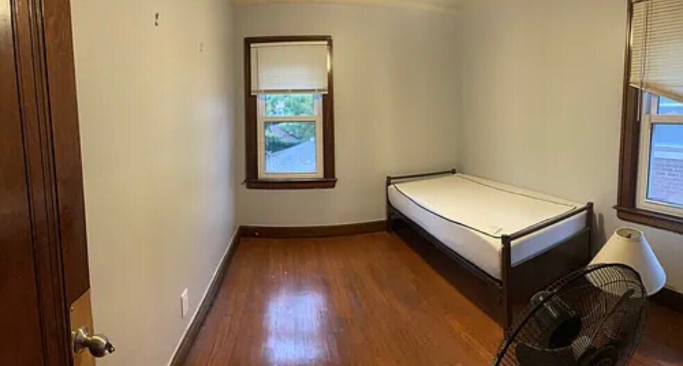 Building Photo - 16554 Fairfield St