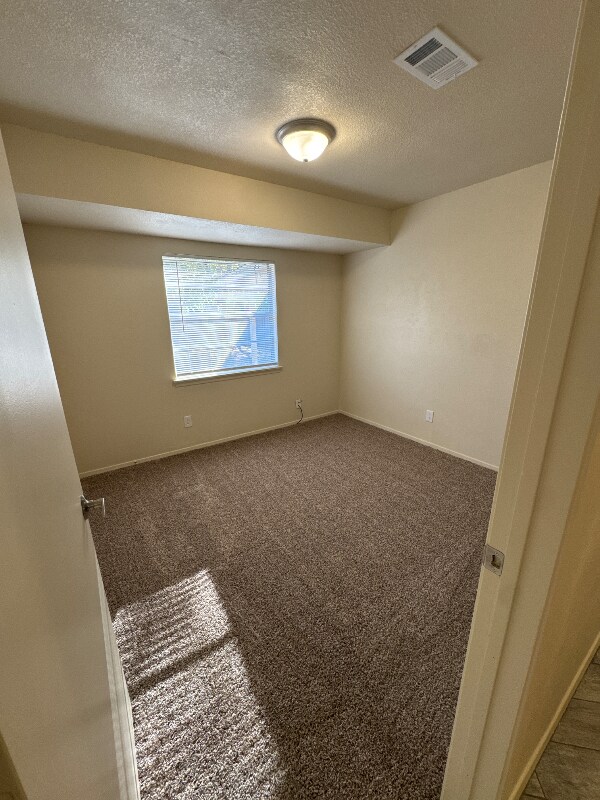 Building Photo - 618 Comal Ave