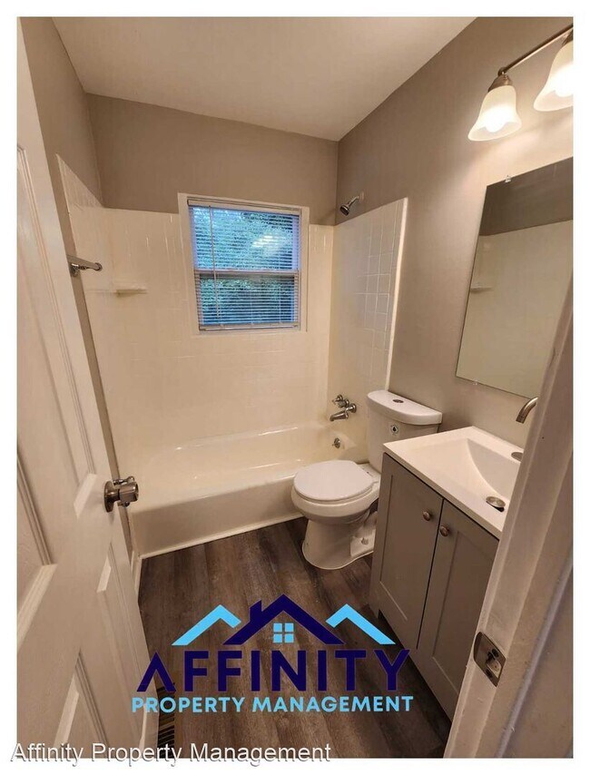 Building Photo - 4 br, 1.5 bath House - 835 Green Oak Ter