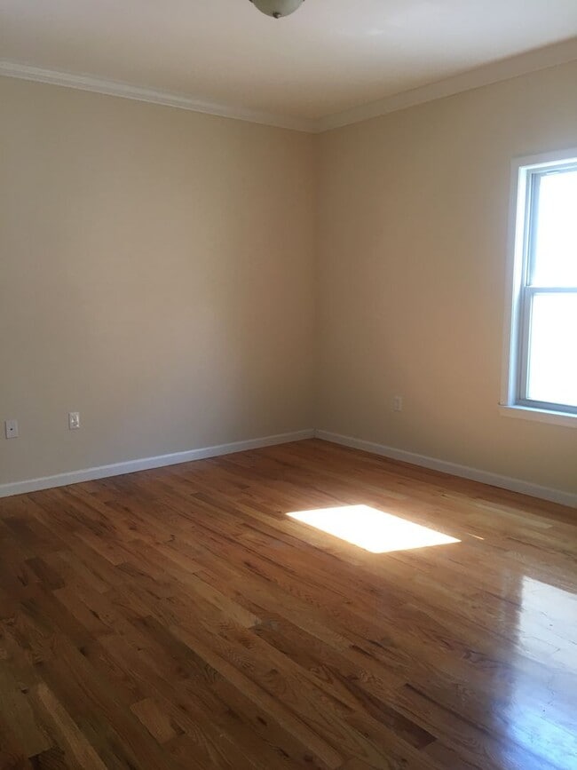 Building Photo - 97 Tichenor St