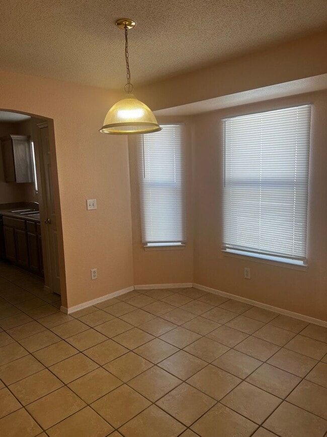 Building Photo - AMAZING EASTSIDE HOME