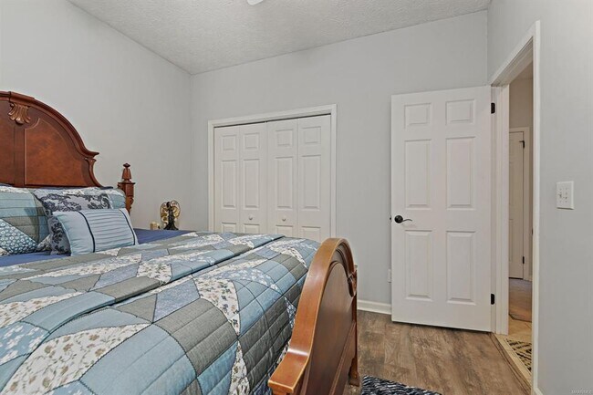 Building Photo - 905 Running Brook Dr