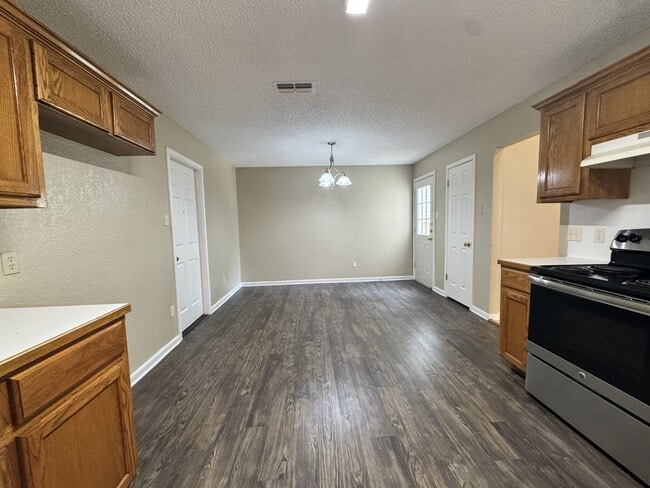 Building Photo - 2141 Redwing Way