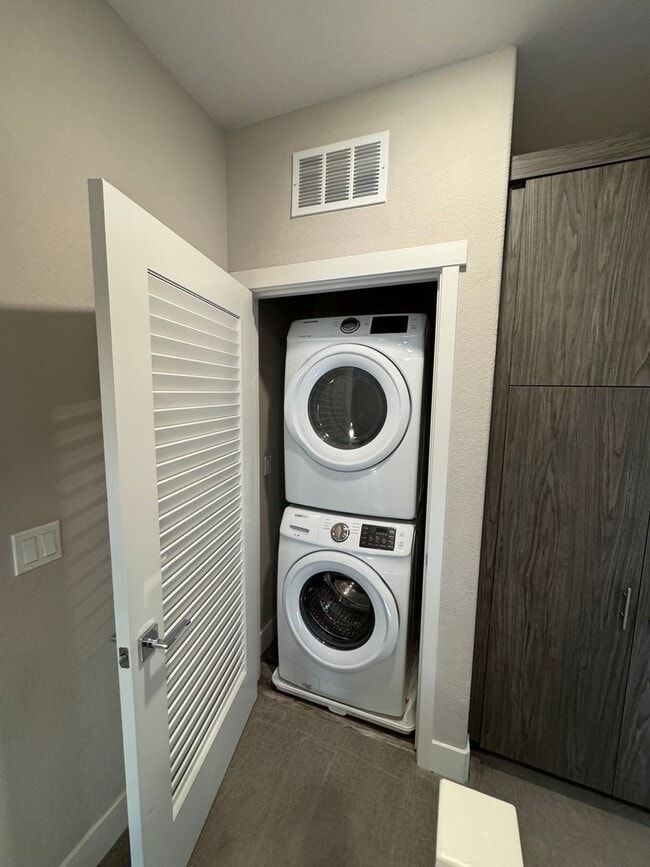 Building Photo - Work Downtown?