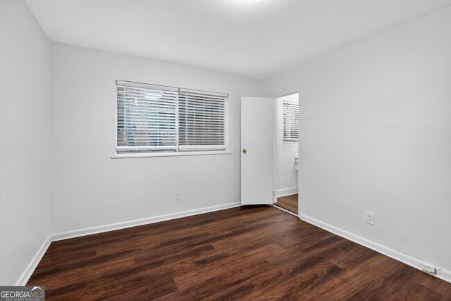 Building Photo - 2510 Peachwood Cir NE