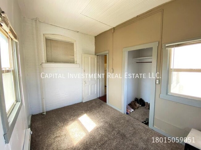 Building Photo - 460 E 300 S