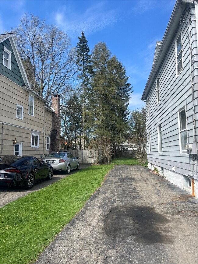 Building Photo - 208 S Liberty Ave