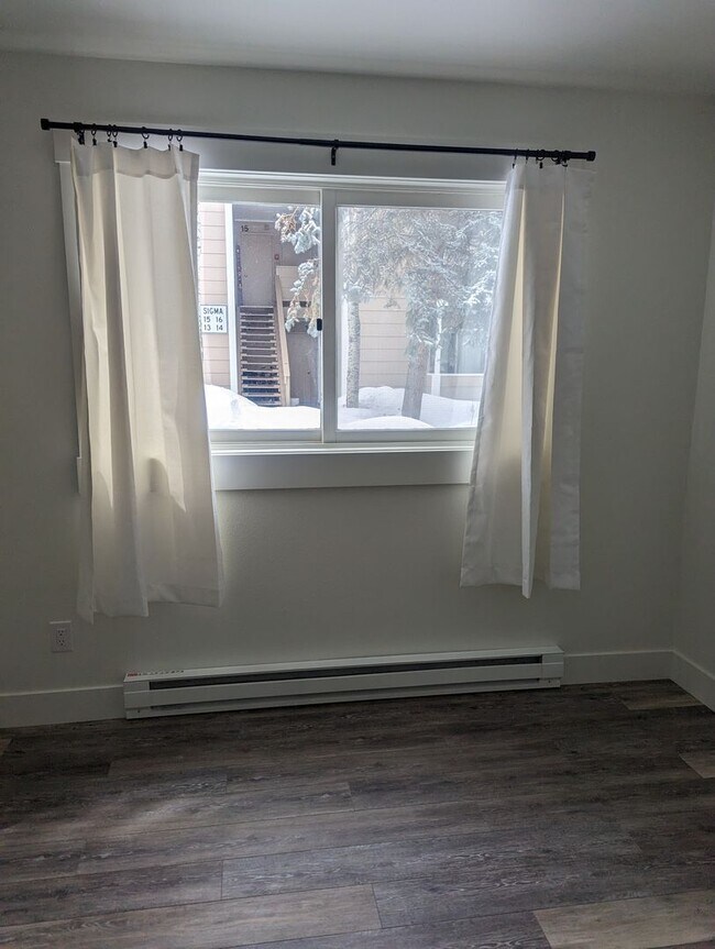 Building Photo - Bright & Inviting 1BDR Ground Level Condo