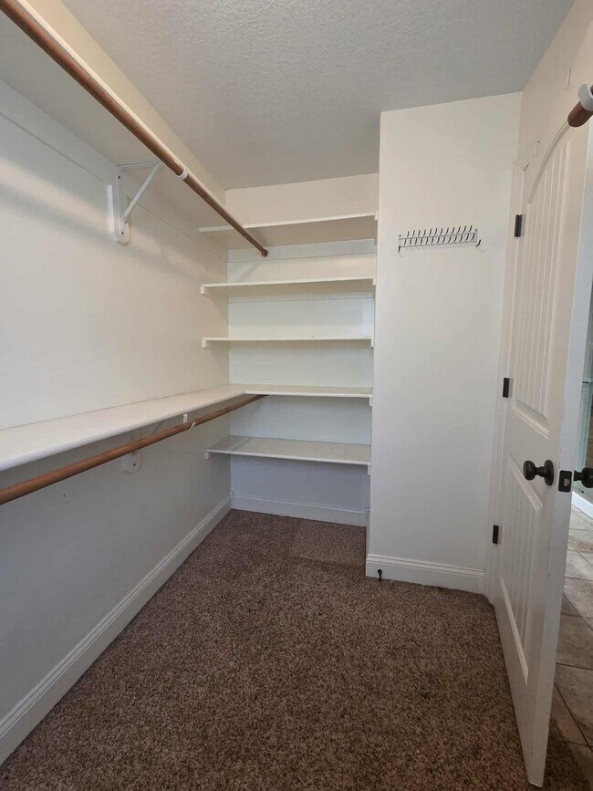 Building Photo - Spacious Home for Rent!