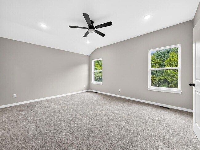 Building Photo - 585 Bailiwick Dr