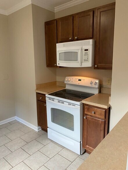 Primary Photo - 1069 Wayburn St