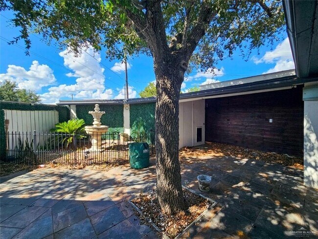 Building Photo - 2828 Highland Ave