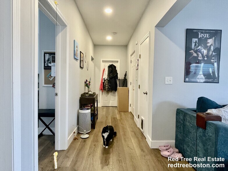 Building Photo - 11 Pearl Ter