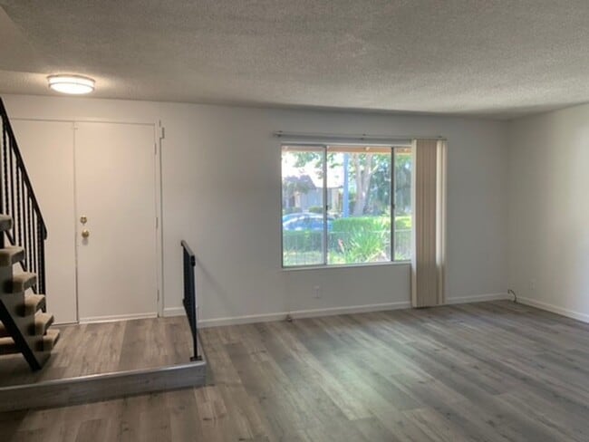 Building Photo - 4 Bed/2 Bath Spacious Home with Big Backyard and New Laminate & Carpet - Union City