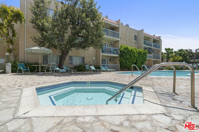 Building Photo - 18307 Burbank Blvd