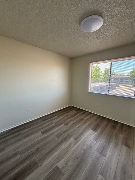 Building Photo - 1134 E Ave Q